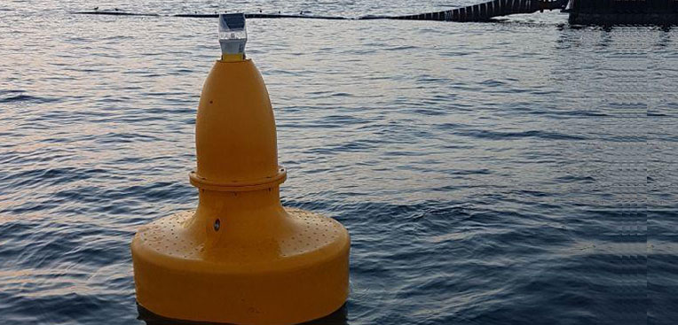 Installation of Sealite SLB1500 buoy fitted with the new SL75 GPS 3 to 5nm Compact Lantern.  Installed around a Desalination Intake Screen in Oman.